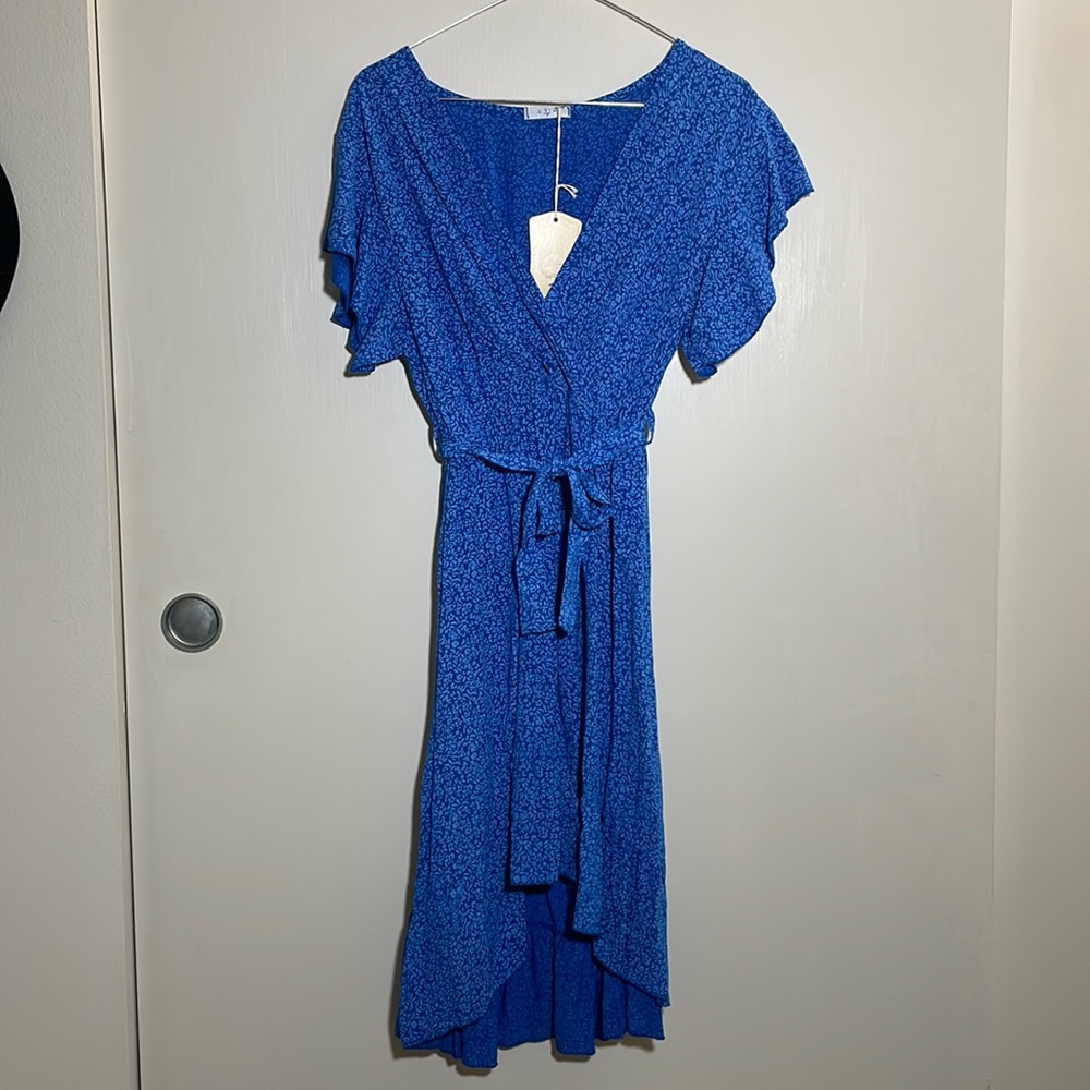 Hi-lo midi blue floral fluttery dress